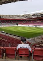 ein Fan ganz alleine im Stadion