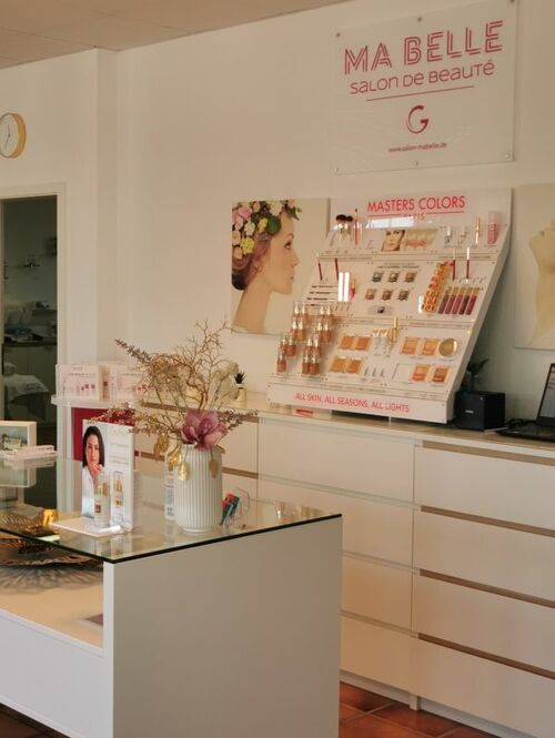 Ma Belle Salon de Beauté - Blick in das Beauty-Studio und auf verschiedene Produkte